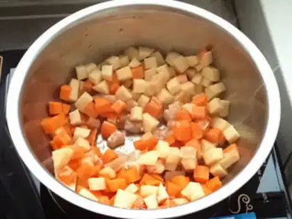 Make curry-fruit soup step 3