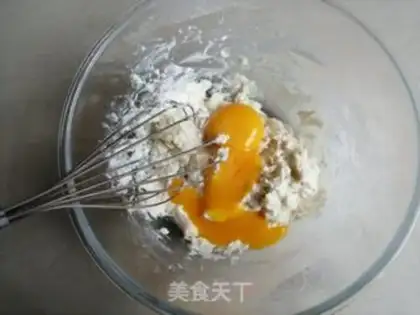 Make Onion pine cake step 2