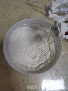 Make Strawberry naked cake step 5