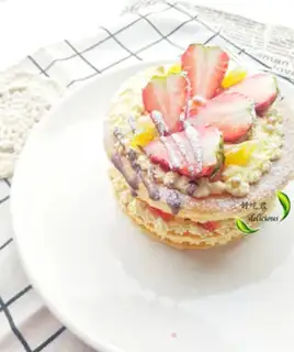 Make Strawberry naked cake step 15