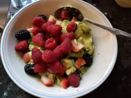 Make Pear guacamole salad step 4