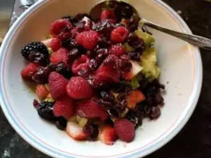 Make Pear guacamole salad step 5