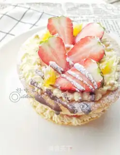 Make Strawberry naked cake step 16