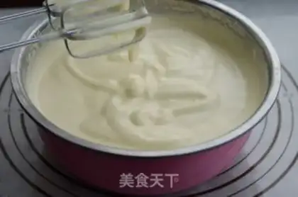 Make Strawberry frozen-heart sponge cake step 2