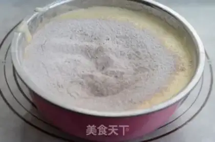 Make Strawberry frozen-heart sponge cake step 3