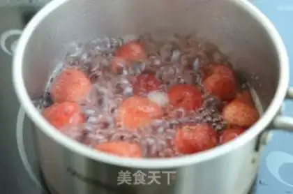 Make Strawberry frozen-heart sponge cake step 6