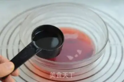 Make Strawberry frozen-heart sponge cake step 7