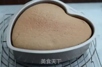 Make Strawberry frozen-heart sponge cake step 10