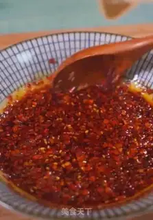 Make All-powerful pepper oil step 3