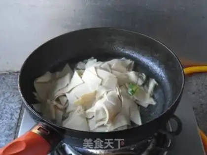 Make Hot cabbage and bean peel step 3