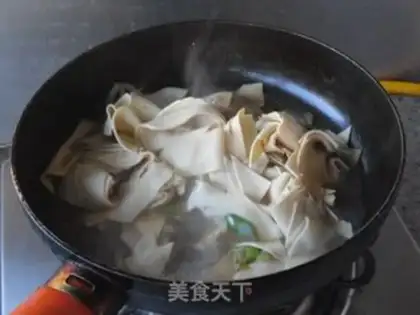 Make Hot cabbage and bean peel step 6