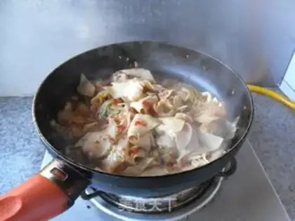 Make Hot cabbage and bean peel step 9