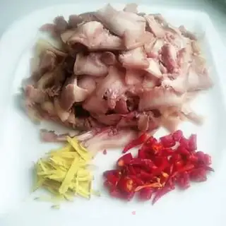Make Garlic pig face step 2