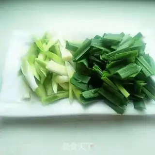 Make Garlic pig face step 3