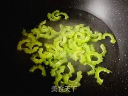 Make Scrambled eggs step 2