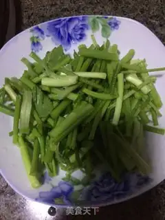 Make Celery fried meat step 0
