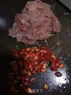 Make Celery fried meat step 1
