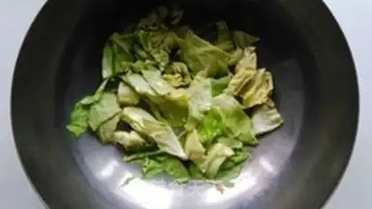 Make Pelican cabbage and shrimp step 3