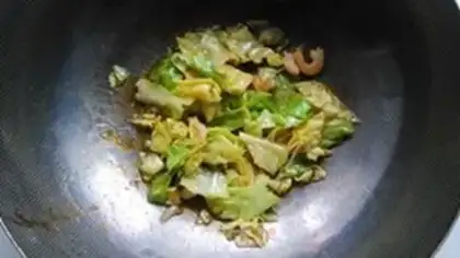 Make Pelican cabbage and shrimp step 6