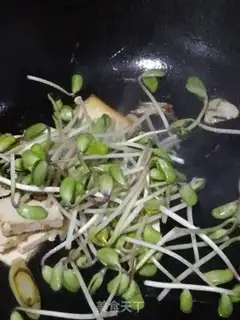 Make Black bean sprouts and tofu step 5