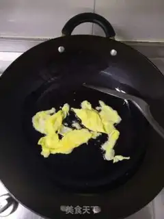 Make Homemade tomato fried eggs step 3