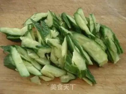 Make Quick vase cucumber step 1