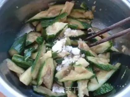 Make Quick vase cucumber step 2