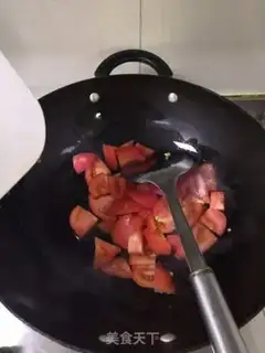 Make Homemade tomato fried eggs step 5