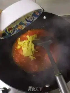 Make Homemade tomato fried eggs step 7