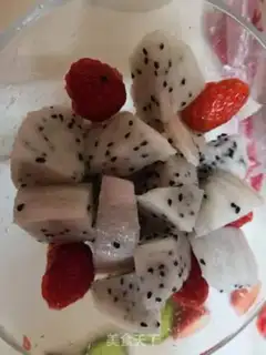 Make Strawberry flamingo yogurt salad step 1