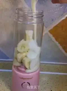 Make Banana shake with oats step 1