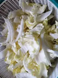 Make Big cabbage tomato fried eggs step 0