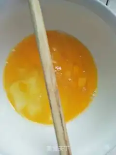 Make Sweet pea egg soup step 1