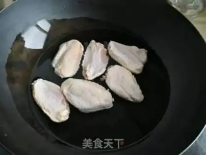Make Apple fried chicken wings step 1