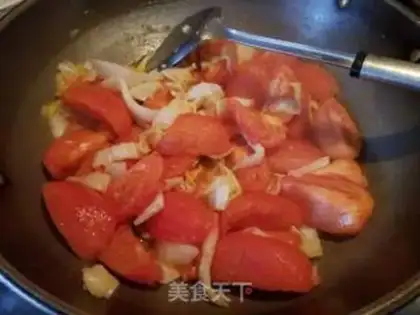Make Big cabbage tomato fried eggs step 6