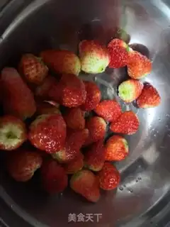 Make Yogurt strawberry juice step 1