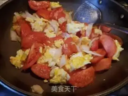 Make Big cabbage tomato fried eggs step 7
