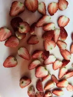Make Yogurt strawberry juice step 2