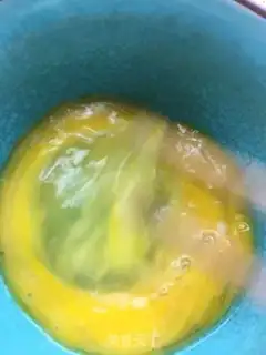 Make Milk and peach stewed eggs step 2