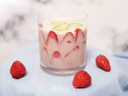 Make Yogurt strawberry juice step 4