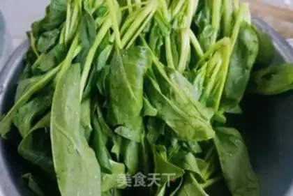 Make Spinach fried golden mushrooms step 0