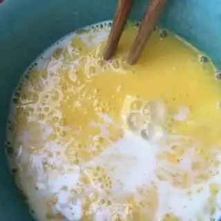 Make Milk and peach stewed eggs step 5