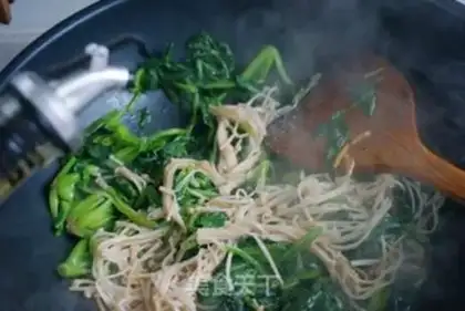 Make Spinach fried golden mushrooms step 6