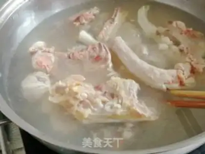 Make Silver-ear corn chicken soup step 2