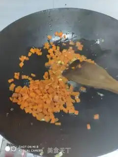 Make Onion egg fried rice step 3