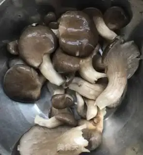 Make Scrambled mushrooms step 0