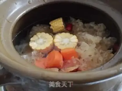 Make Silver-ear corn chicken soup step 4