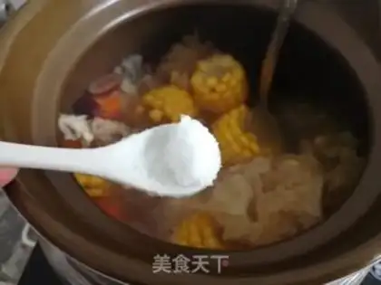 Make Silver-ear corn chicken soup step 5