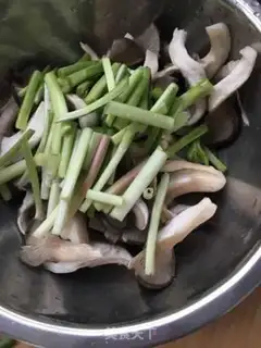 Make Scrambled mushrooms step 2