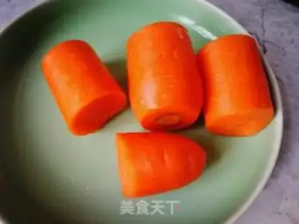 Make Ugly orange carrot juice step 2
